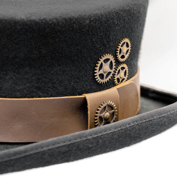 Conner - Low Crown Steam Punk Top Hat in Black - Accessory Close-Up, Cogs